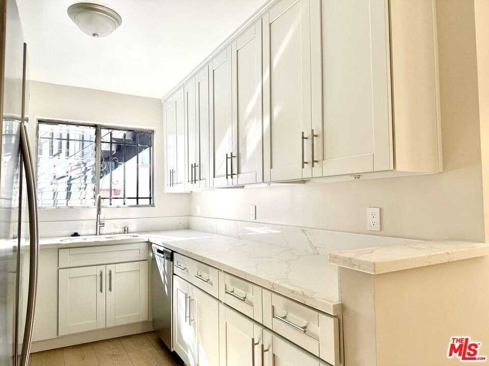 925 South Holt Avenue #2 - Photo 3 of 10