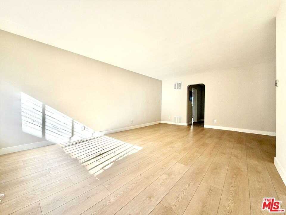 925 South Holt Avenue #2 - Photo 5 of 10