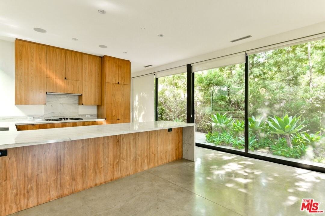 848 Milwood Avenue - Photo 3 of 47