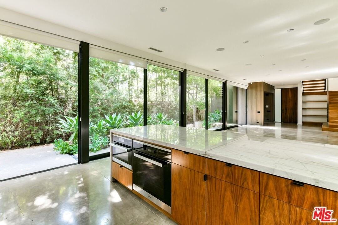 848 Milwood Avenue - Photo 4 of 47