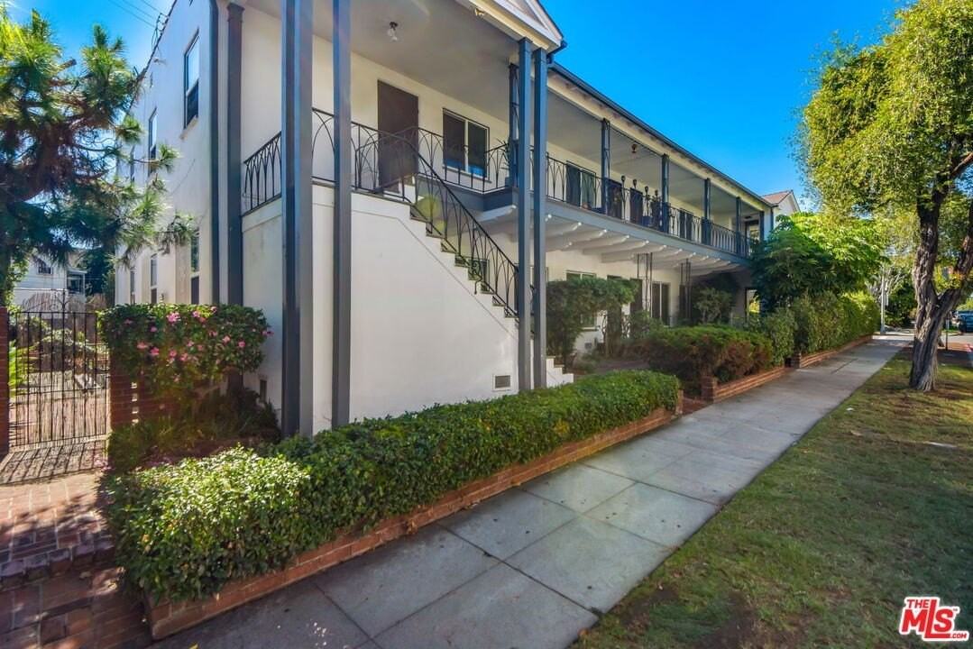 186 North Clark Drive