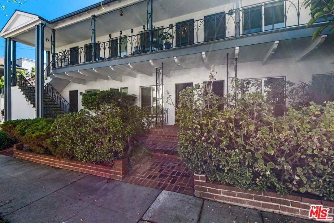 186 North Clark Drive - Photo 2 of 13