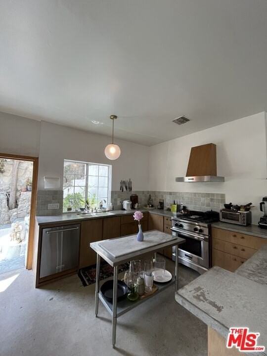 613 Museum Dr - Photo 2 of 18