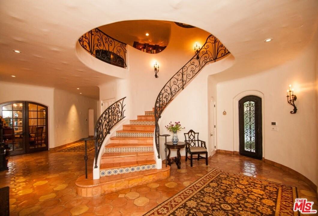 12140 Summit Circle - Photo 2 of 28