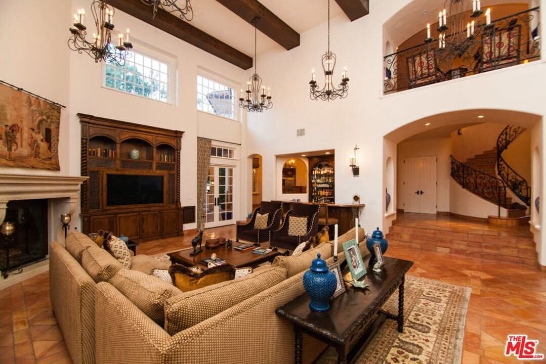 12140 Summit Circle - Photo 4 of 28