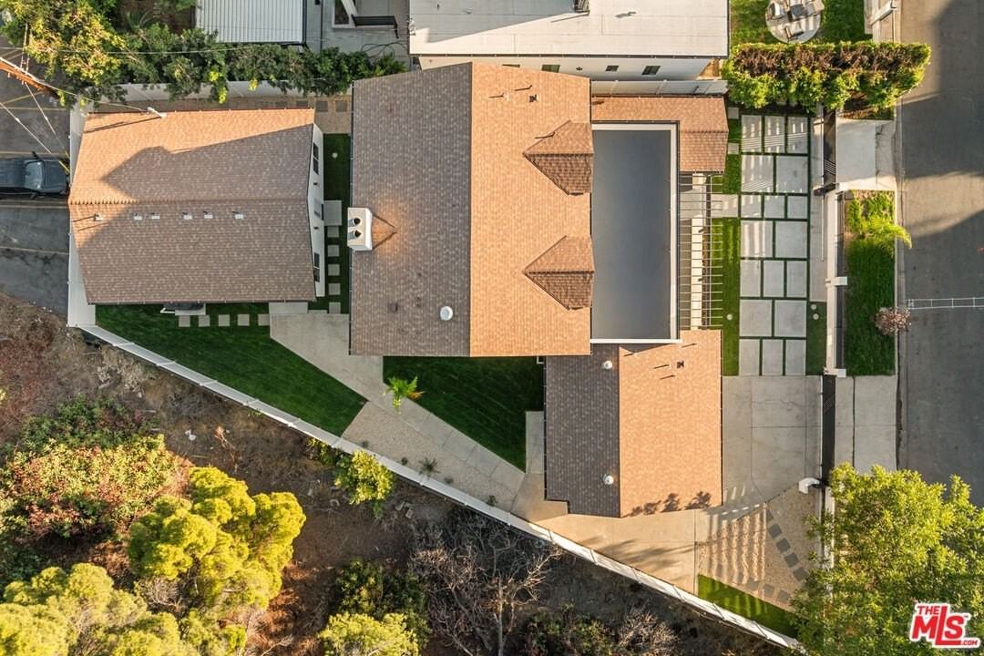 4824 Saloma Ave - Photo 6 of 44