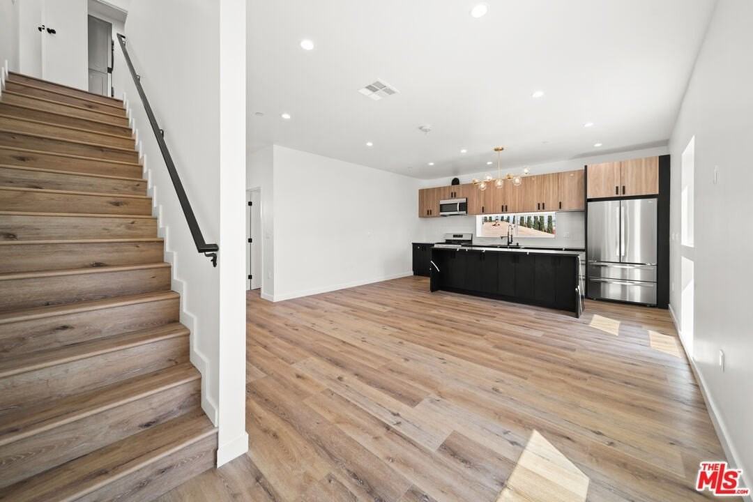 6049 Craner Ave Unit 2 #2 - Photo 6 of 37