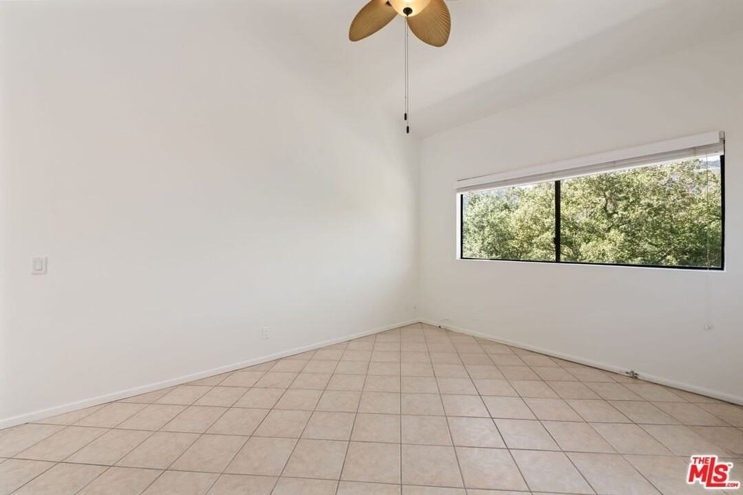 1631 Michael Ln - Photo 5 of 38