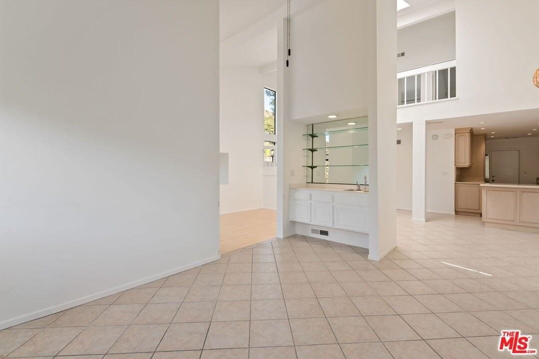 1631 Michael Ln - Photo 7 of 38