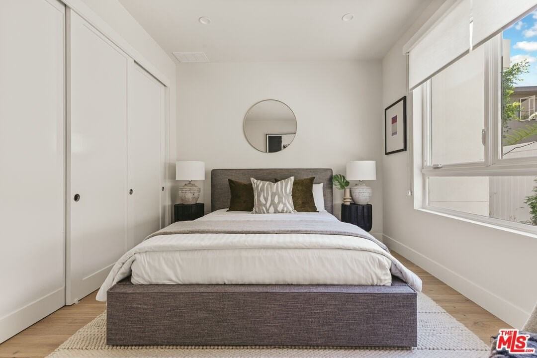 3230 South Barrington Avenue - Photo 7 of 18