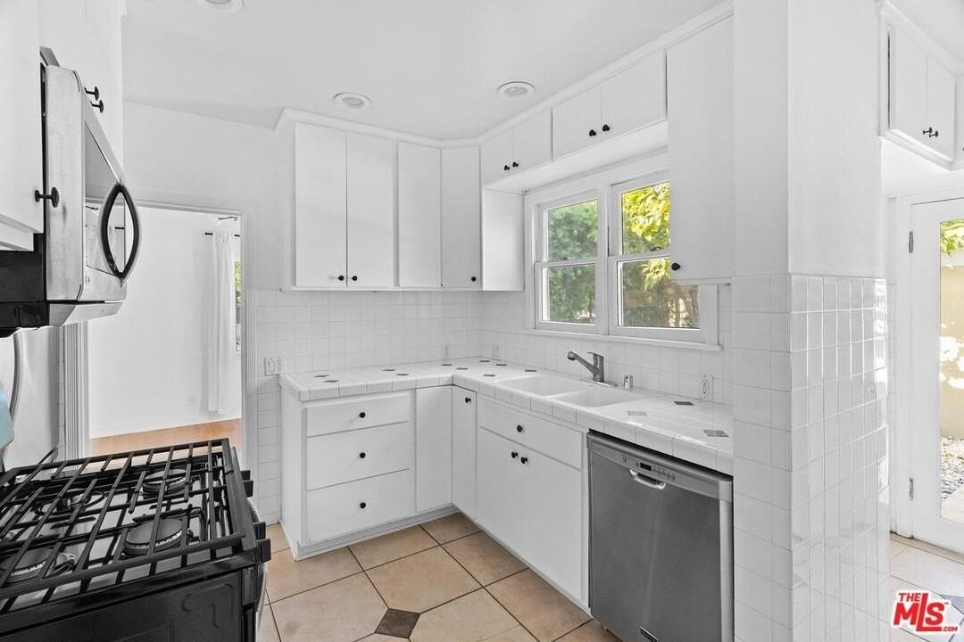 6289 Commodore Sloat Drive - Photo 7 of 16