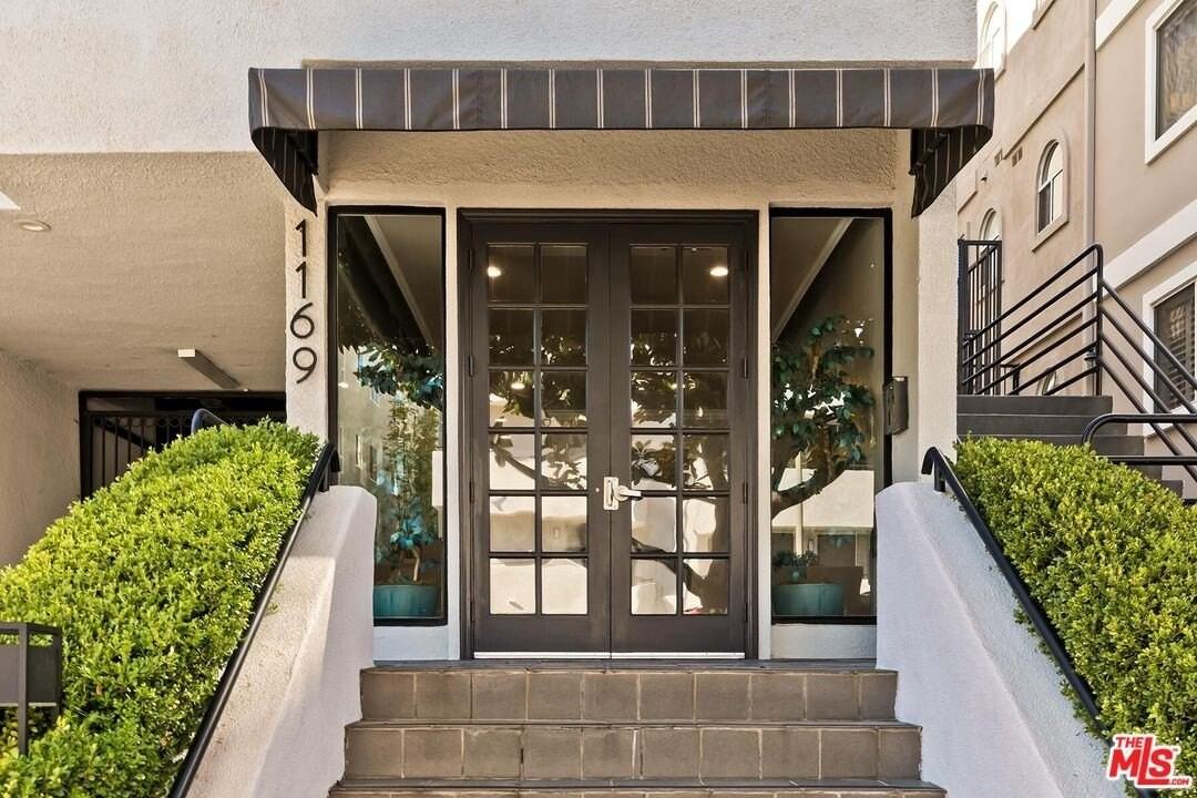 1169 Wellesley Ave Apt 101 #101 - Photo 3 of 26