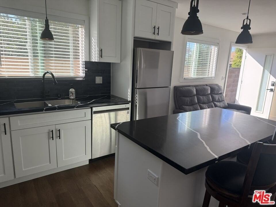 8302 Capps Avenue - Photo 3 of 16