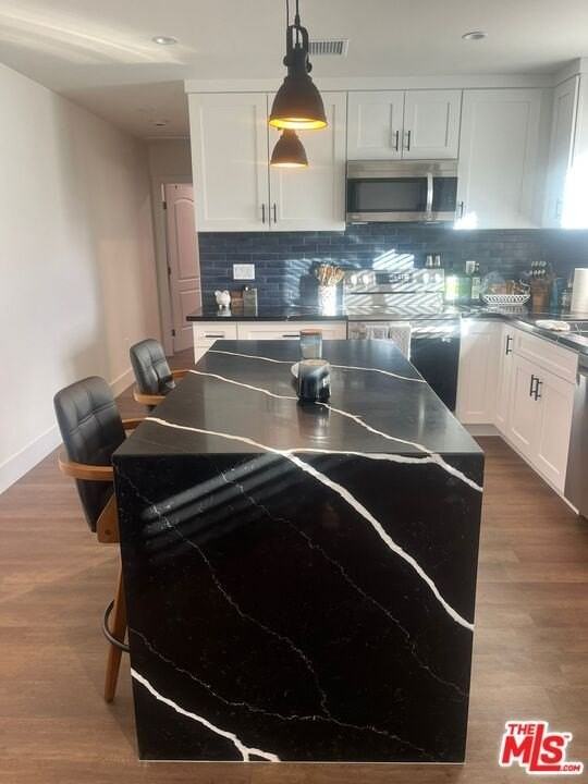 8302 Capps Avenue - Photo 4 of 16