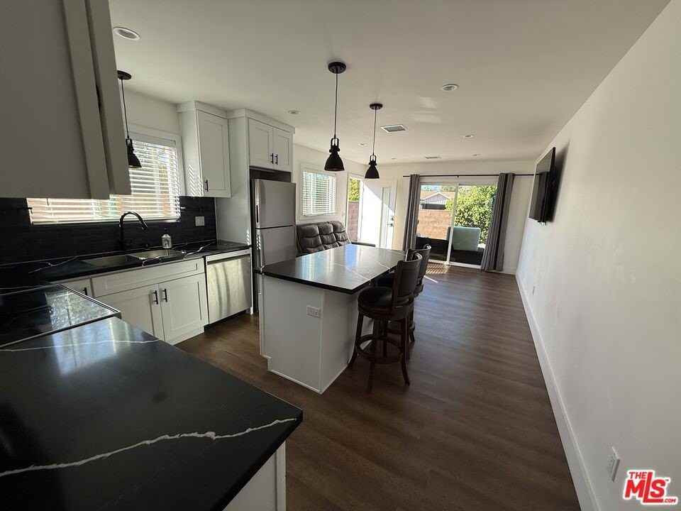 8302 Capps Avenue - Photo 5 of 16