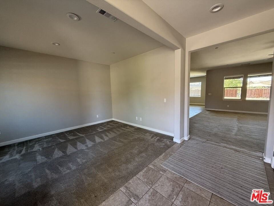 27641 Traveler Court - Photo 5 of 32