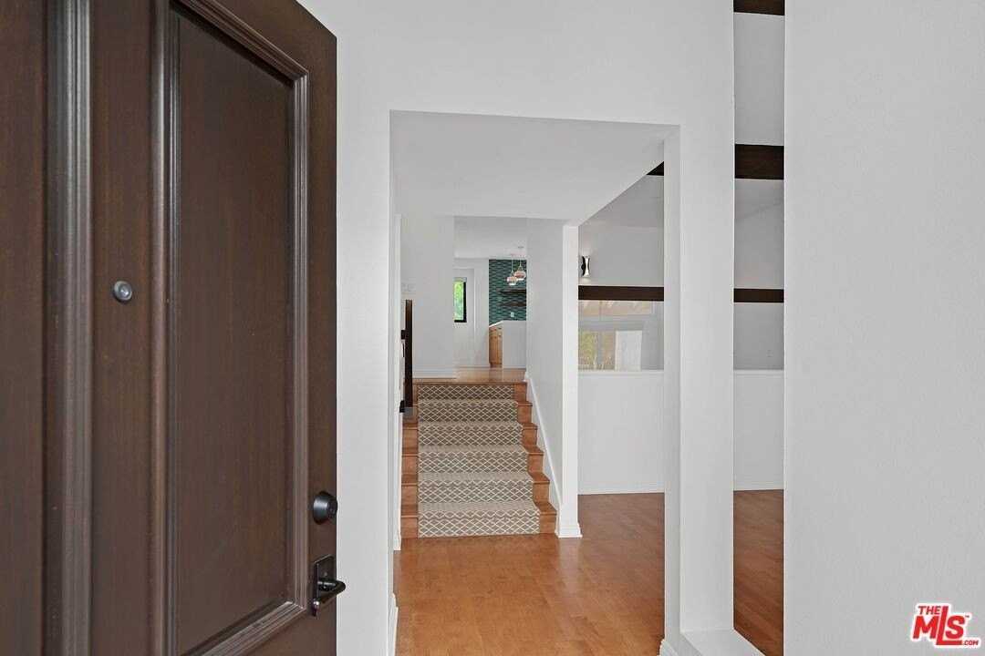 1569 Michael Lane - Photo 3 of 31