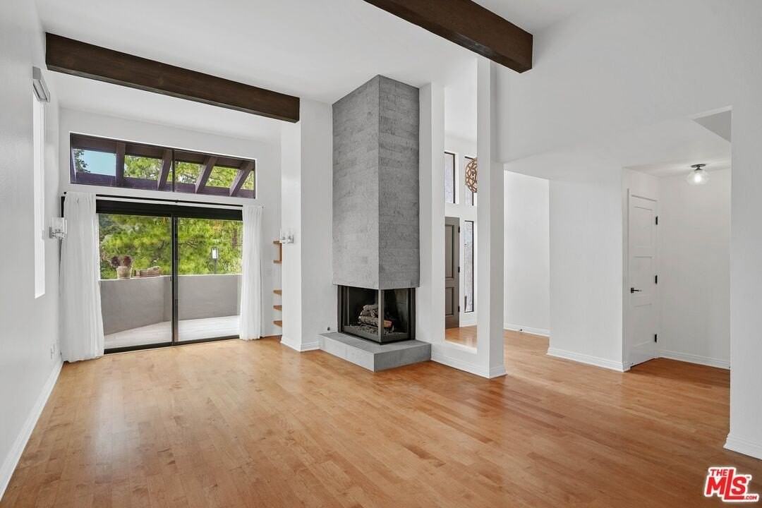 1569 Michael Lane - Photo 4 of 31