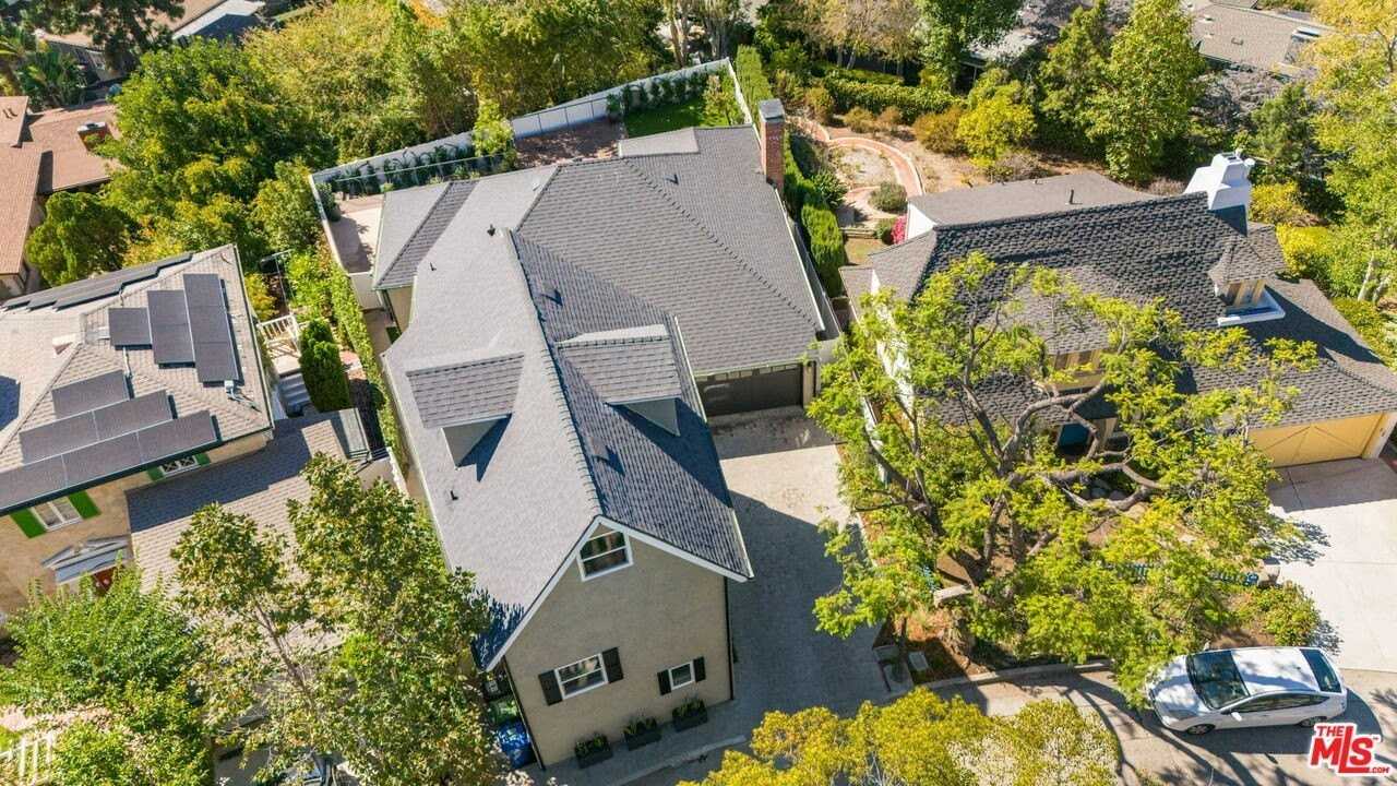 2383 Panorama Terrace - Photo 4 of 33