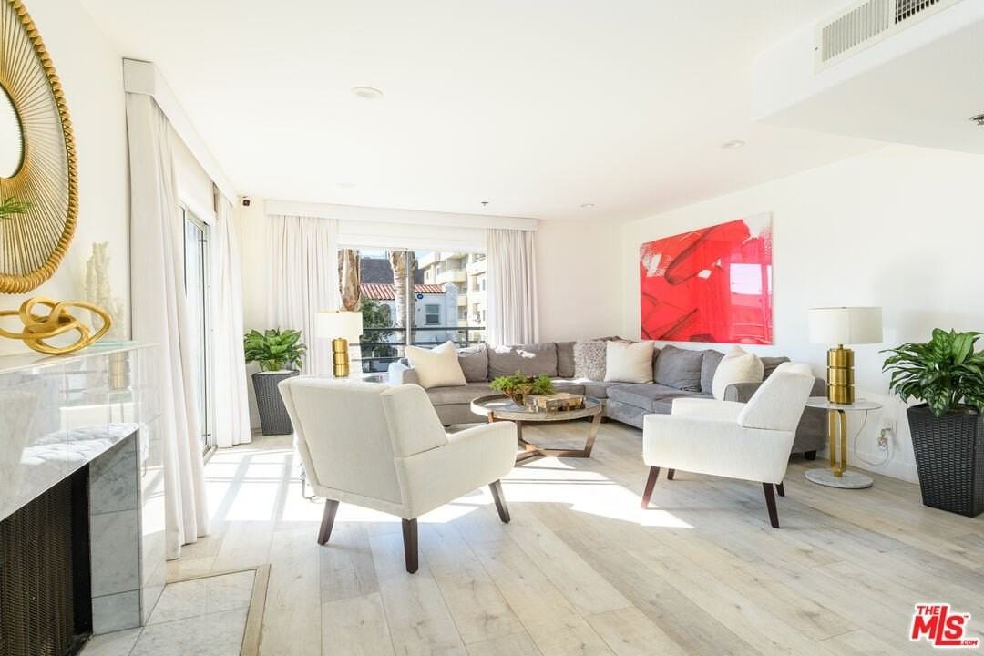 116 South Croft Avenue #101 - Photo 7 of 19