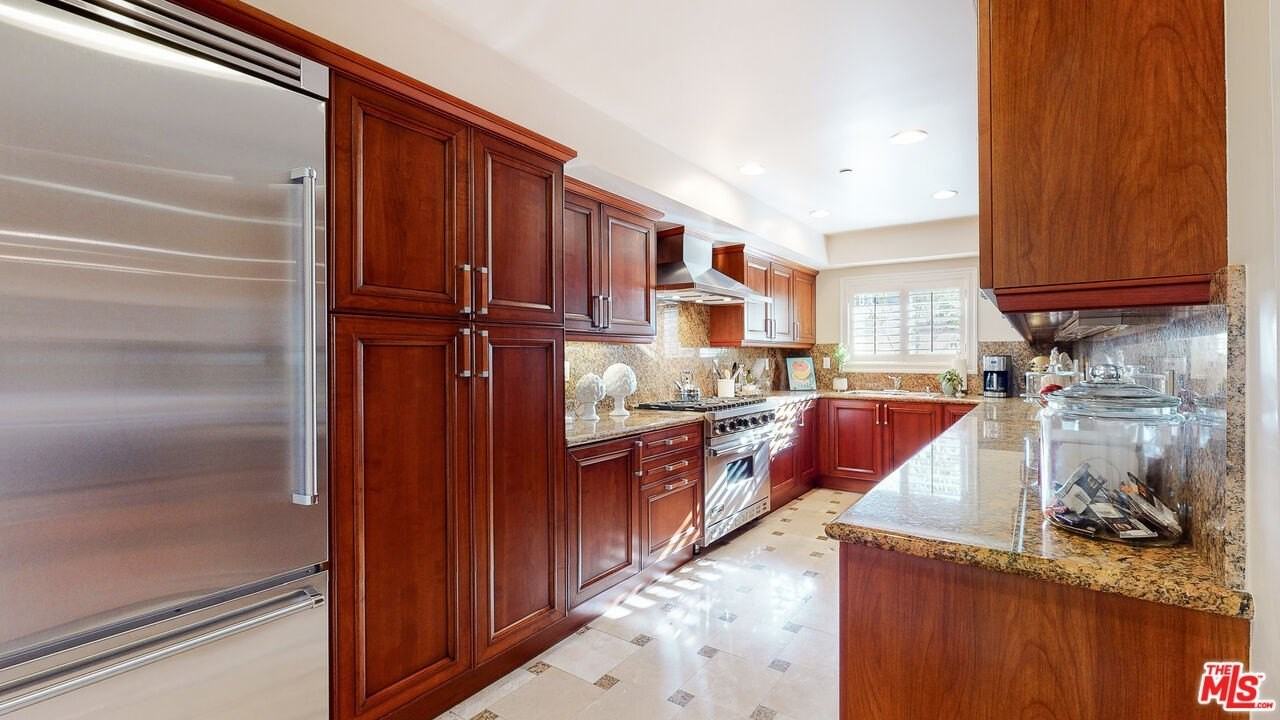 118 South Clark Drive #105 - Photo 3 of 9