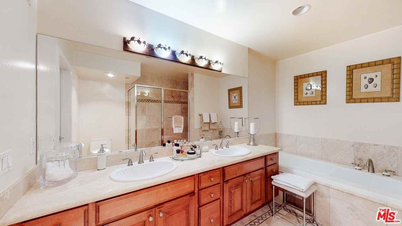 118 South Clark Drive #105 - Photo 6 of 9