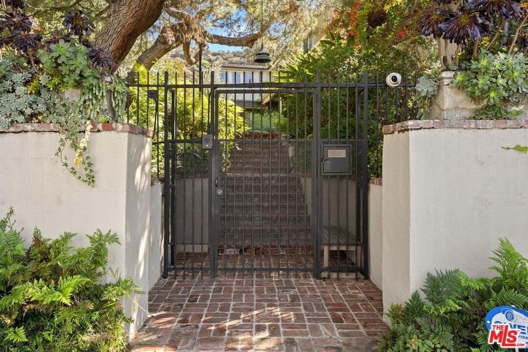 7972 Mulholland Drive - Photo 2 of 50