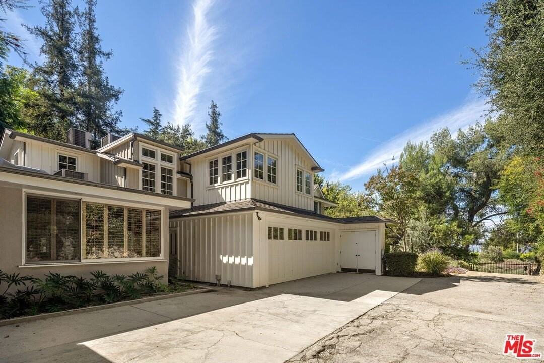 7972 Mulholland Drive - Photo 3 of 50