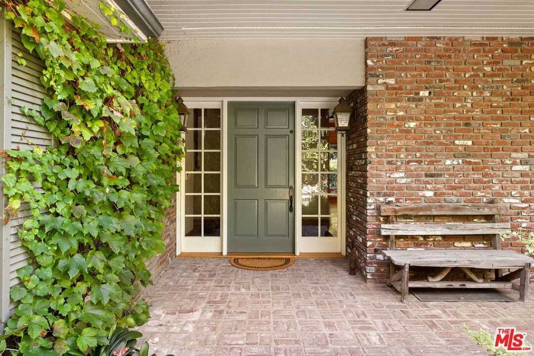 7972 Mulholland Drive - Photo 4 of 50