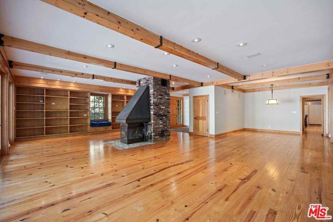 7972 Mulholland Drive - Photo 5 of 50