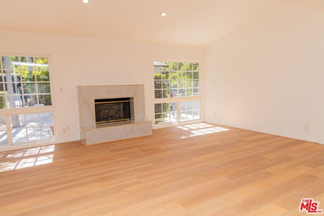 24316 Burbank Boulevard - Photo 4 of 33