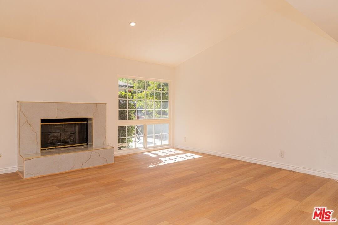 24316 Burbank Boulevard - Photo 5 of 33