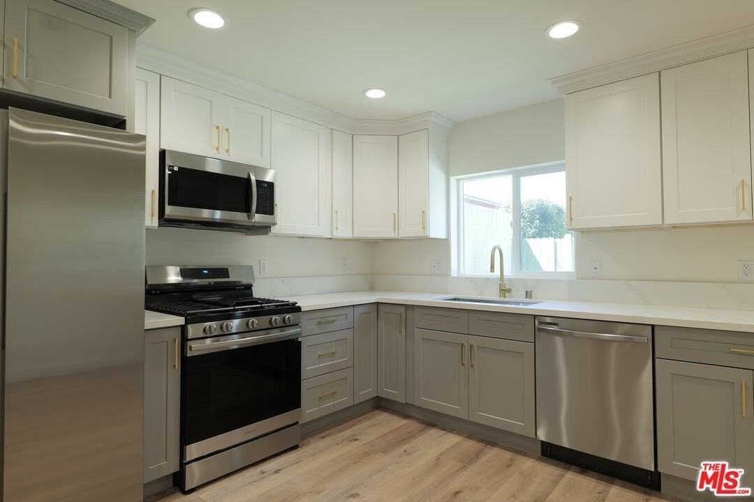 1338 West 30th Street - Photo 3 of 21