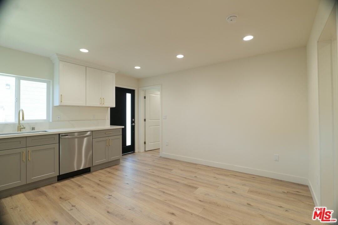 1338 West 30th Street - Photo 4 of 21