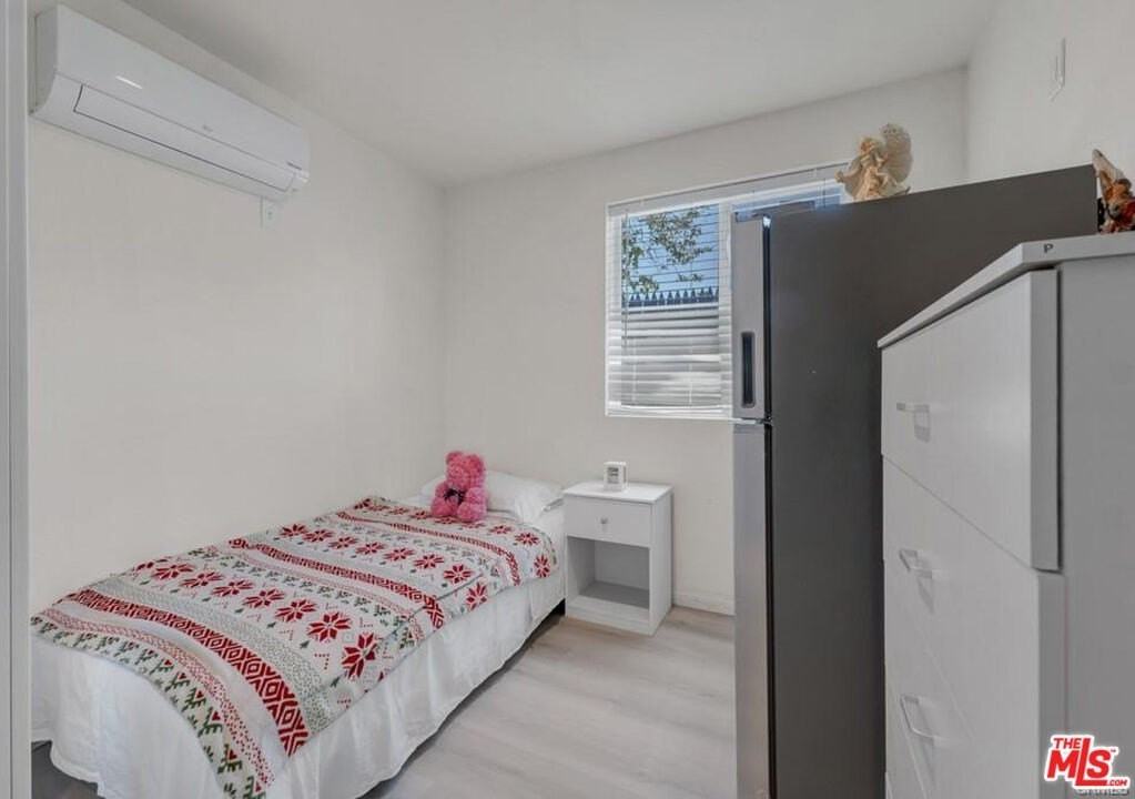 7705 Baird Ave - Photo 6 of 13