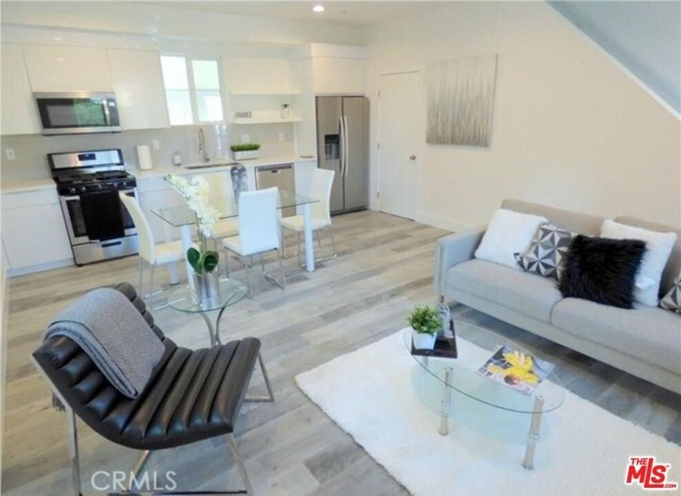 1113 Carmona Avenue - Photo 2 of 12