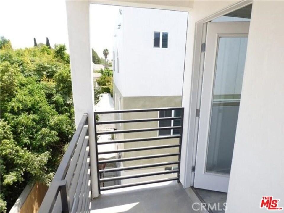 1113 Carmona Avenue - Photo 5 of 12