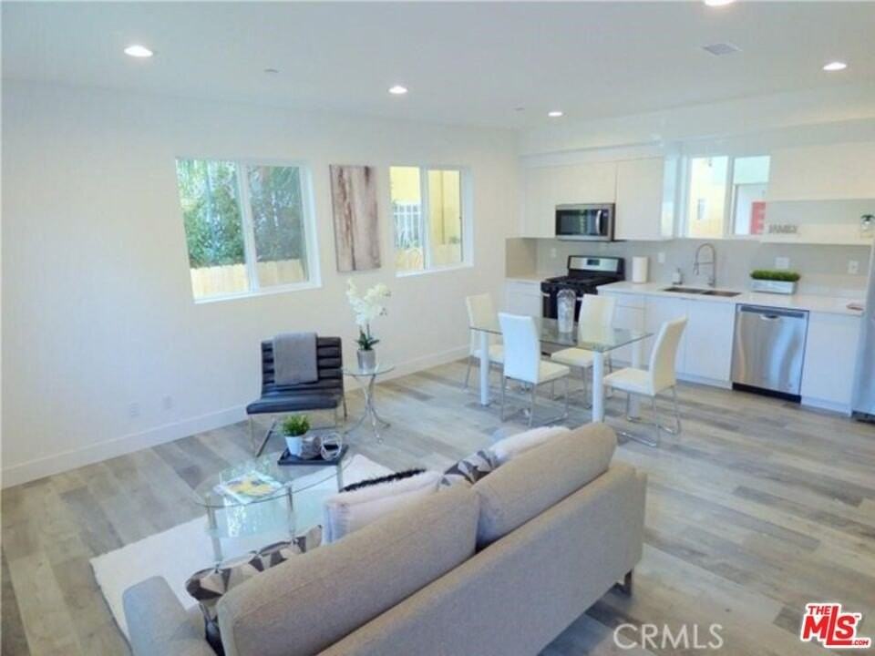 1113 Carmona Avenue - Photo 7 of 12