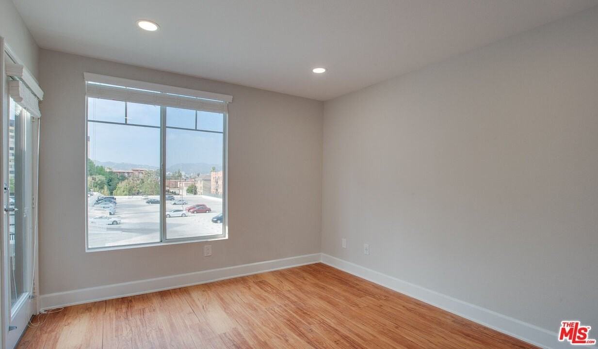 5551 W 6th St Apt 3415 #3-415 - Photo 4 of 14