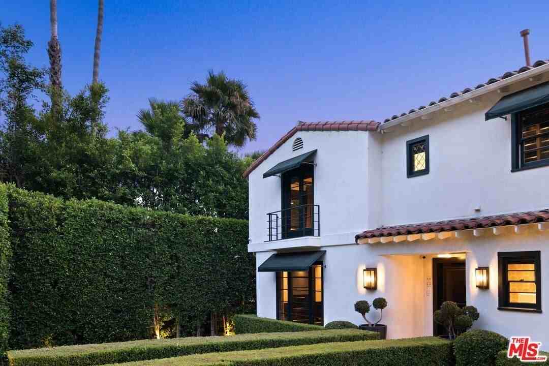 1443 North Doheny Drive - Photo 3 of 26