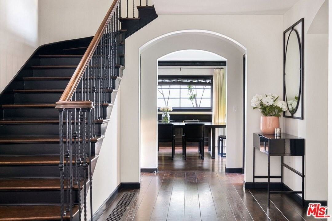 1443 North Doheny Drive - Photo 4 of 26