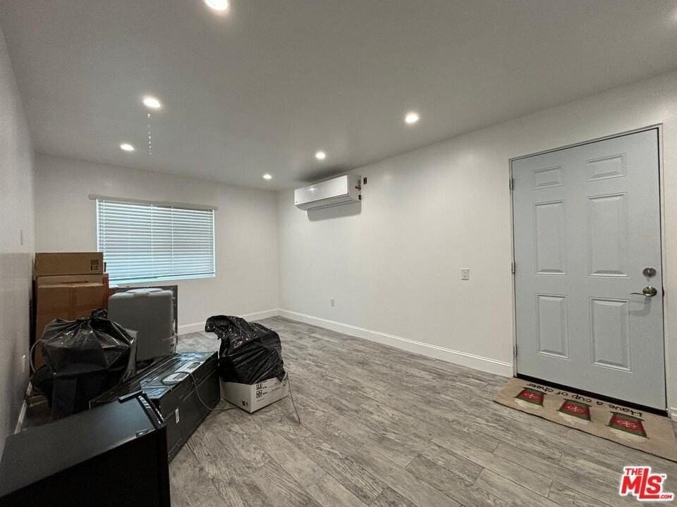 8369 Deering Ave - Photo 4 of 9