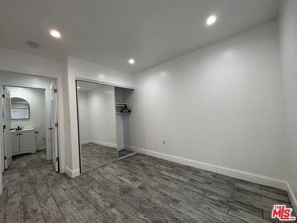 8369 Deering Ave - Photo 5 of 9