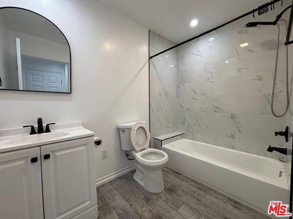 8369 Deering Ave - Photo 7 of 9