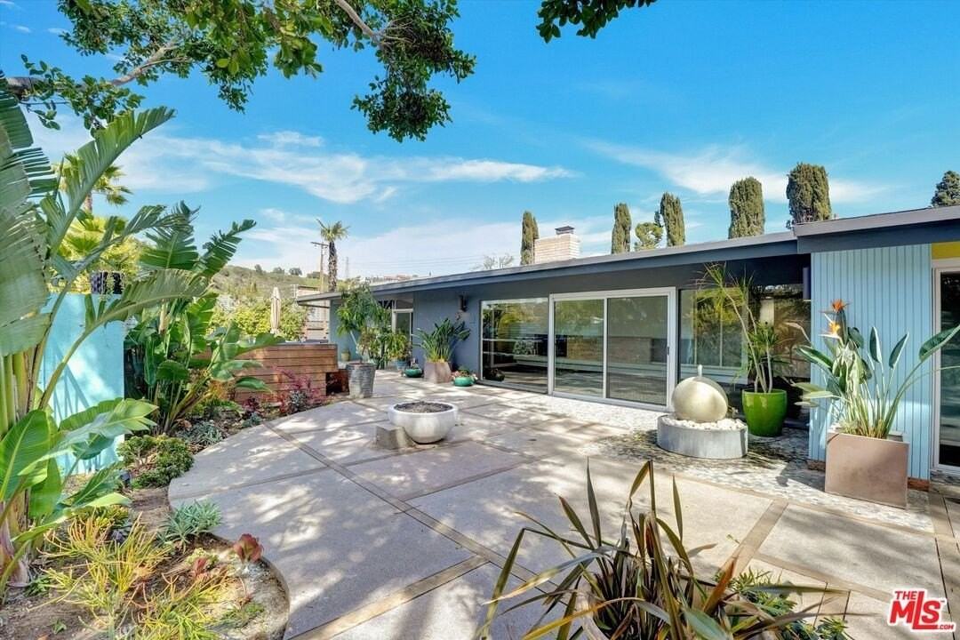 2755 Carmar Drive - Photo 2 of 50