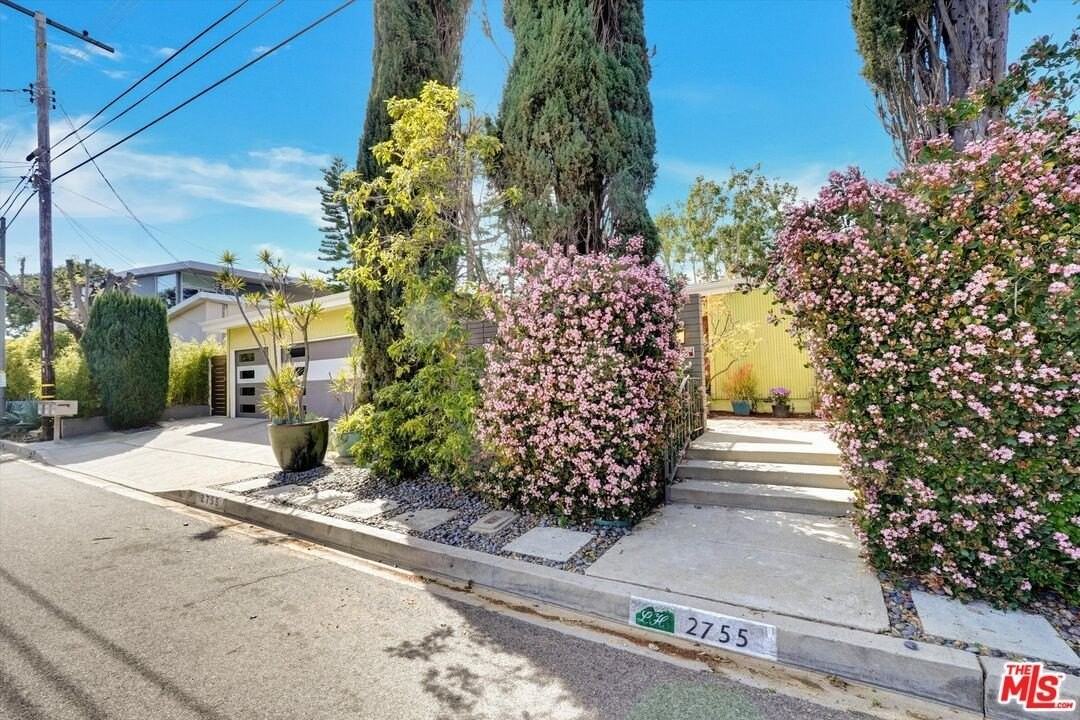 2755 Carmar Drive - Photo 4 of 50