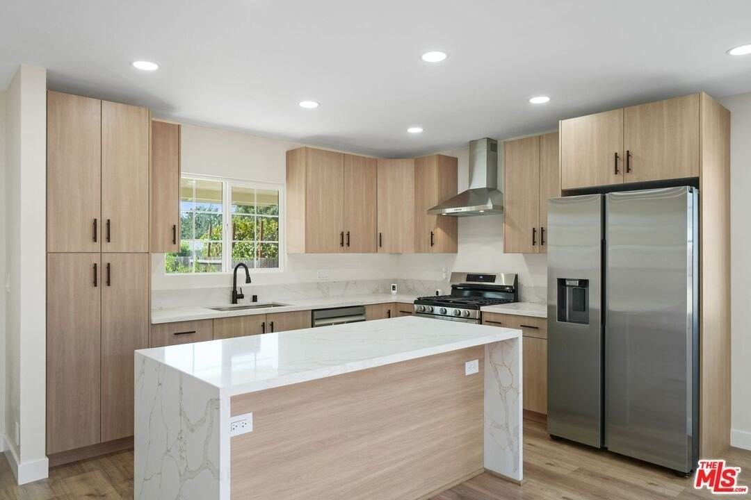 21009 Saticoy St - Photo 2 of 22