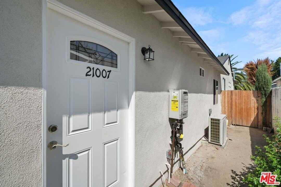 21007 Saticoy St - Photo 2 of 12