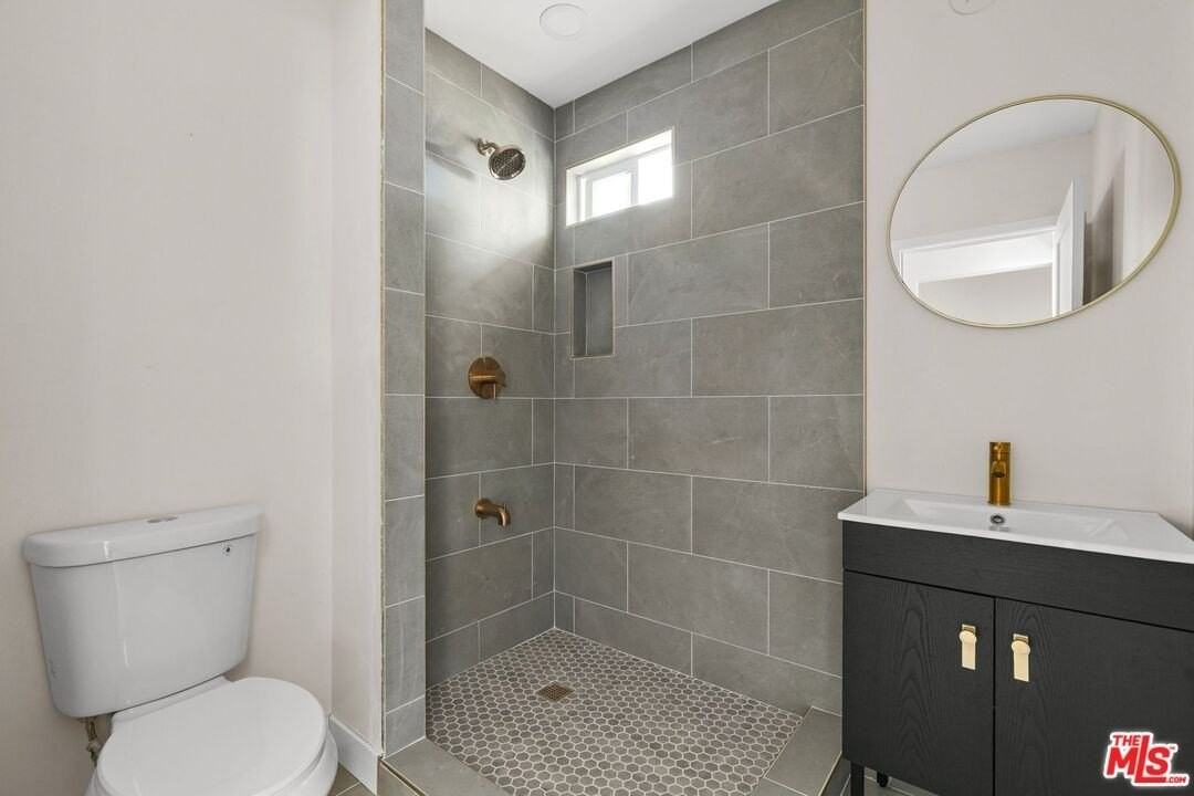 21007 Saticoy St - Photo 6 of 12