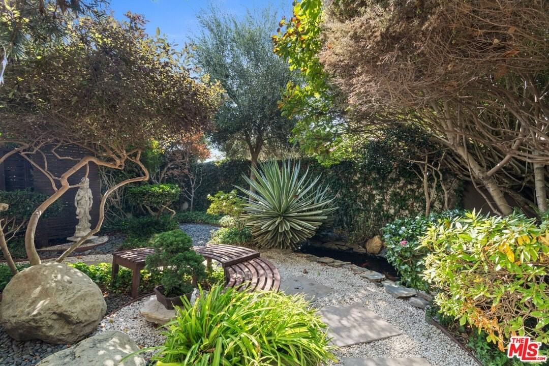 1954 Federal Avenue - Photo 4 of 30